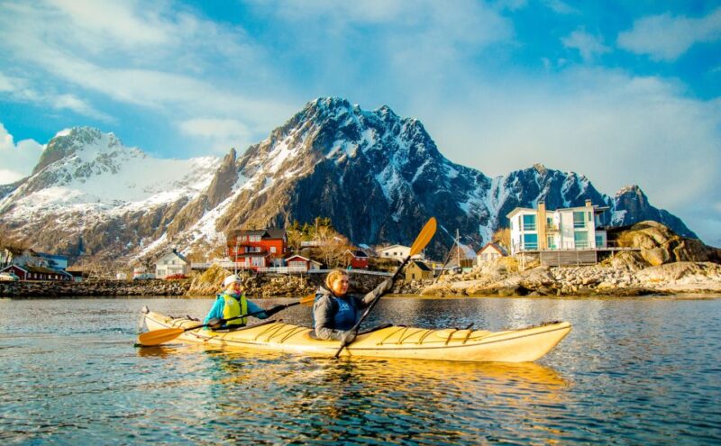 Svolvaer: 2-Hour Winter Kayaking Adventure - The Calm Waters of Svolværs Shoreline in Winter