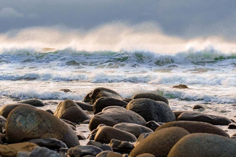 Svolvær: Lofoten Beaches Coastal Walk and Café Visit - The Charm of Uttakleiv: A Photographic Favorite