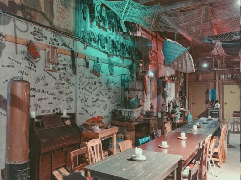 Svolvær: Northern Lights and Full Steam Cruise with Tasting - Visiting the Historic Full Steam Warehouse in Henningsvær