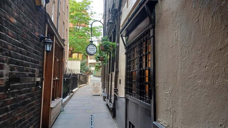 Sweeney Todd Walk - The Wedding Cake Church and the Inspiration Behind Its Spire