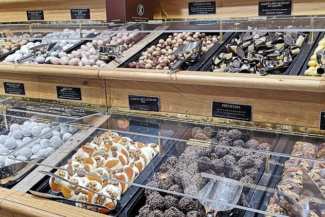 Sweet & Chocolate Family Treasure Hunt in Paris - The Expert Guides and Personal Touch