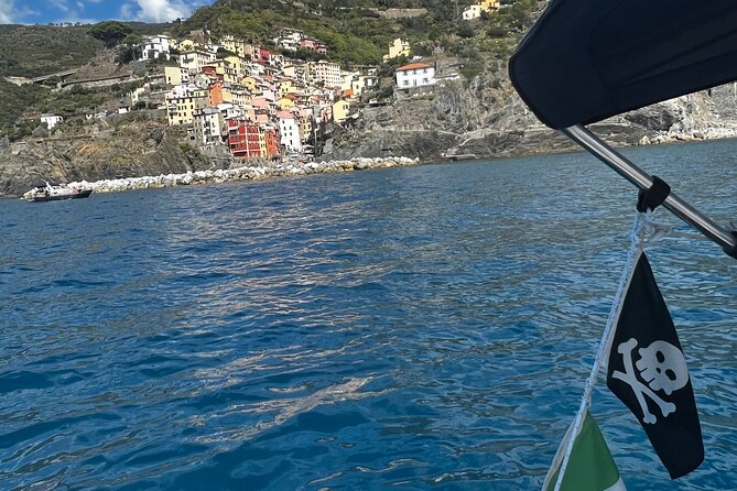 Swim&Enjoy 5 terre on the PINK Hyena with Captain Jenny! - Key Points