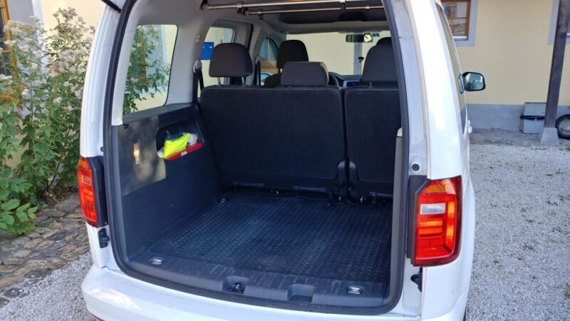 Switzerland: Private Day Tour by car with unlimited km - In-Depth Local Insights from Guides