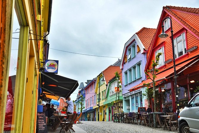 Swords in Rock monument and Stavanger highlights private tour - Exploring Gamle Stavanger’s Historic Charm