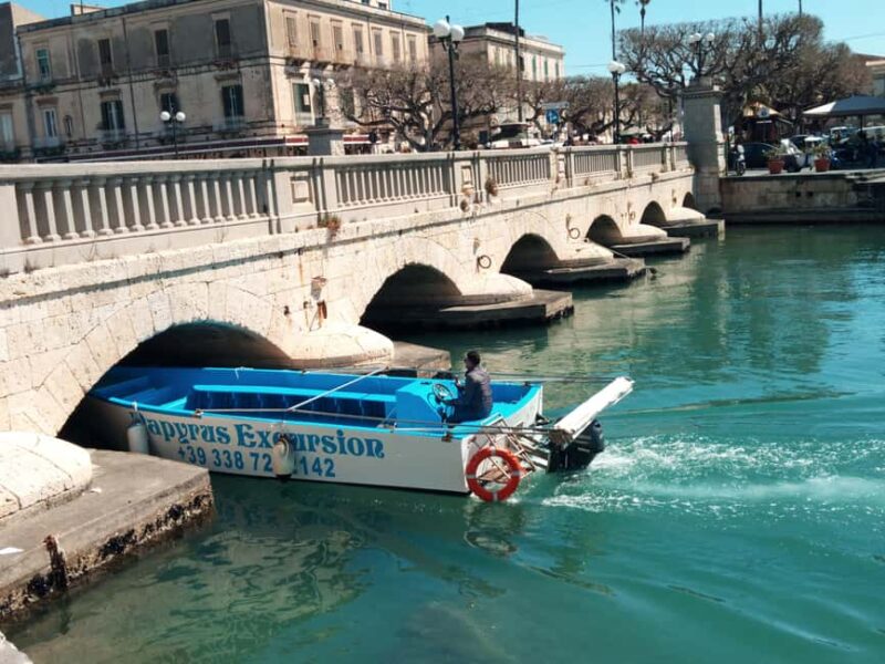Syracuse: boat tour of sea caves and Ortigia, Papyrus Excursion - The Starting Point at Largo Porta Marina
