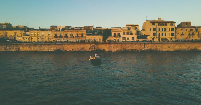 Syracuse: Boat tour with aperitif - Scenic Views of Ortigia’s Landmarks from the Sea
