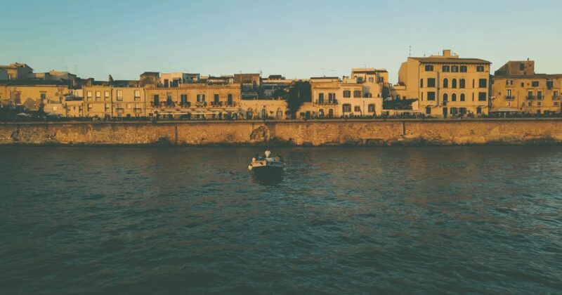 Syracuse: Boat tour with aperitif - Comfort and Safety on a Well-Equipped Boat