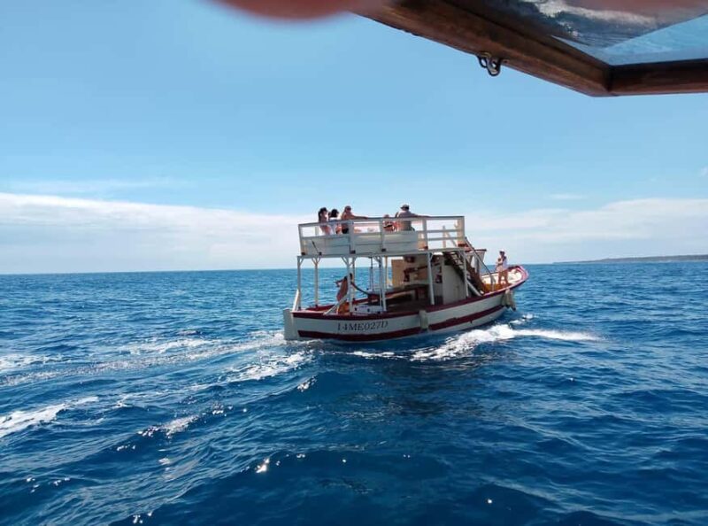 Syracuse: Boat Trip with Lunch, Wine, and Swimming Stops - The Crew and Guide Experience on Board