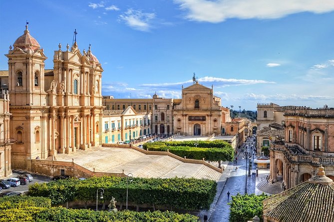 Syracuse, Ortigia and Noto walking tour from Catania - Piazza Duomo and the Temple of Apollo