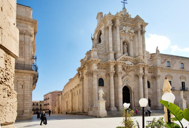 Syracuse: Ortigia Classic Walking Tour - Walking Through the Historic Streets of Ortigia