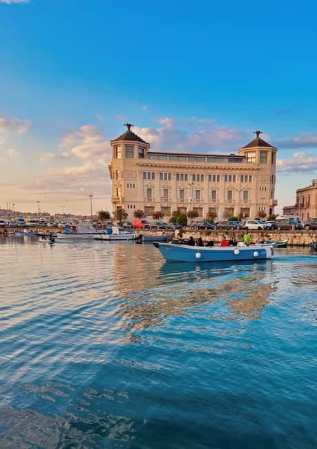 Syracuse: Ortigia Island & Sea Cave Boat Tour with Prosecco - The Guide and Crew’s Approach