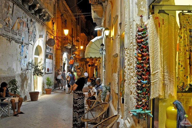 Syracuse Private Walking Tour with Traditional Lunch and Wine - The Neoclassical Fountain of Diana at Archimedes Square