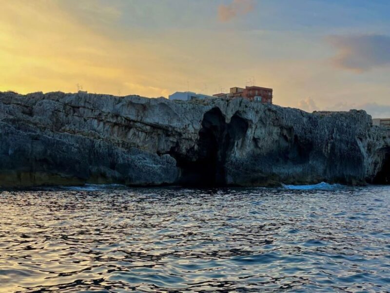 Syracuse: Sunset Aperitif Tour - Sea Caves and Swimming Opportunities