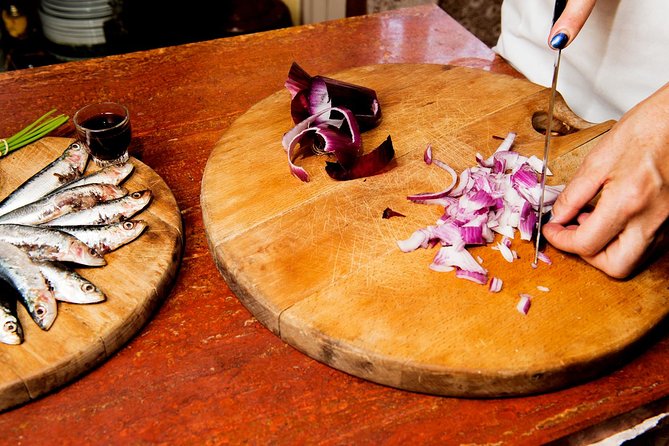 Syracuse Walking Tour & Traditional Cooking Class with Wine - Regional Wine and Food Pairings