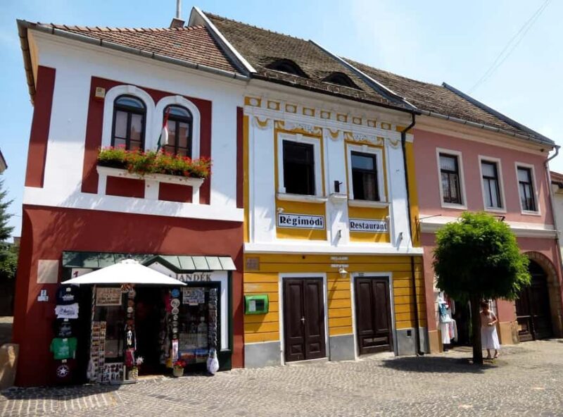 Szentendre: Private Tour to this baroque jewel - Shopping for Local Art, Ceramics, and Souvenirs