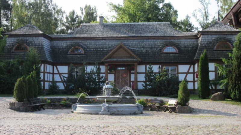 Szymbark: Kashubian Switzerland 5-Hour Private Tour - Authentic Kashubian Cuisine and Souvenir Shopping