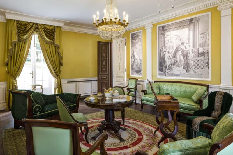 Take a self-guided tour of the Maison Caillebotte with tablets - Key Points