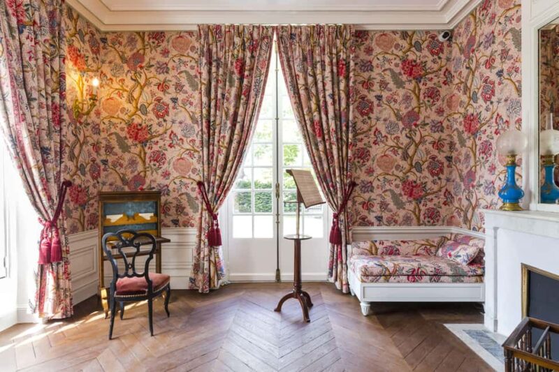 Take a self-guided tour of the Maison Caillebotte with tablets - Who Will Most Enjoy This Unique Tour Experience