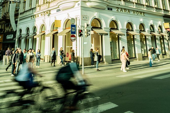 Take Fabulous Photos of Yourself in Vienna - The Guide: Knowledgeable and Approachable
