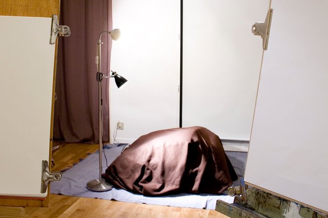 Take off your clothes and let yourself be drawn! - The Process of Posing and Artistic Guidance