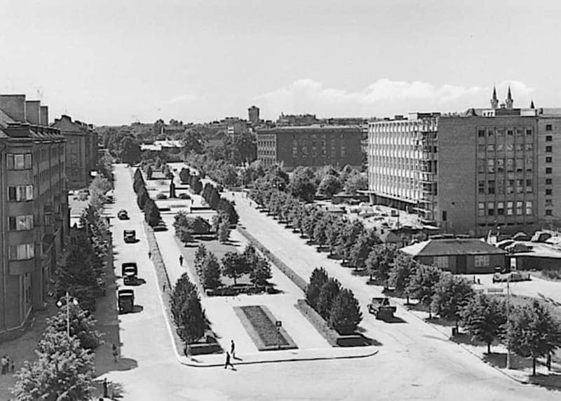 Tallinn: Behind the Iron Curtain Soviet Secrets Guided Tour - Discovering the Olympic Yachting Center