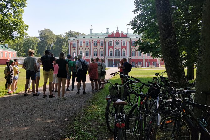 Tallinn Bicycle Sightseeing Tour - Riding Through Kadriorg Park and Beyond