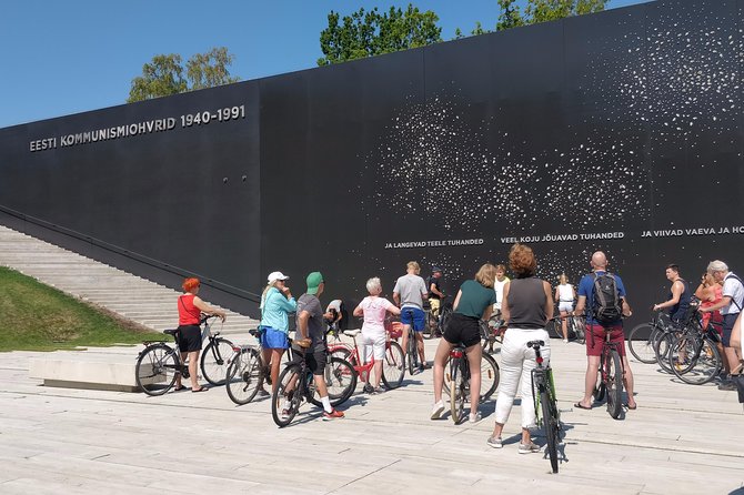 Tallinn Bicycle Sightseeing Tour - The Guide and Tour Atmosphere