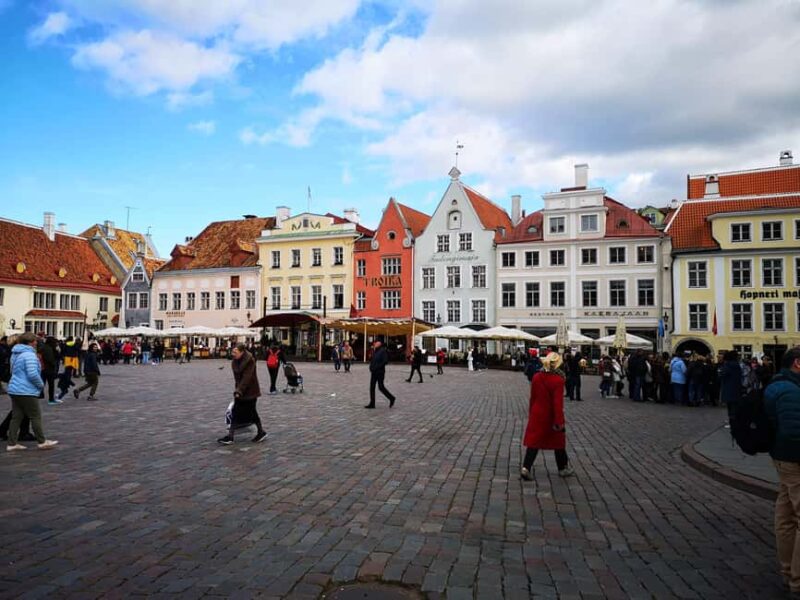 Tallinn Classic: Old Town and Kadriorg District Guided Tour - Key Points