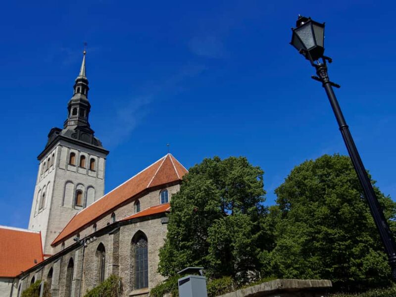 Tallinn Classic: Old Town and Kadriorg District Guided Tour - Explore Tallinn’s Old Town on Foot