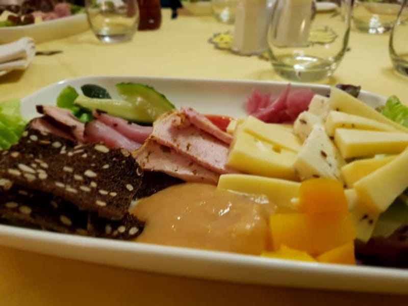 Tallinn: Estonian Food, Drinks and History Tour - Key Points