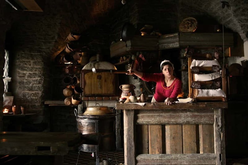 Tallinn: Estonian Food, Drinks and History Tour - Tasting Estonian Cuisine: From Medieval to Modern