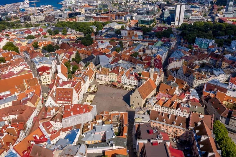 Tallinn: Express Walk with a Local in 60 minutes - Key Points