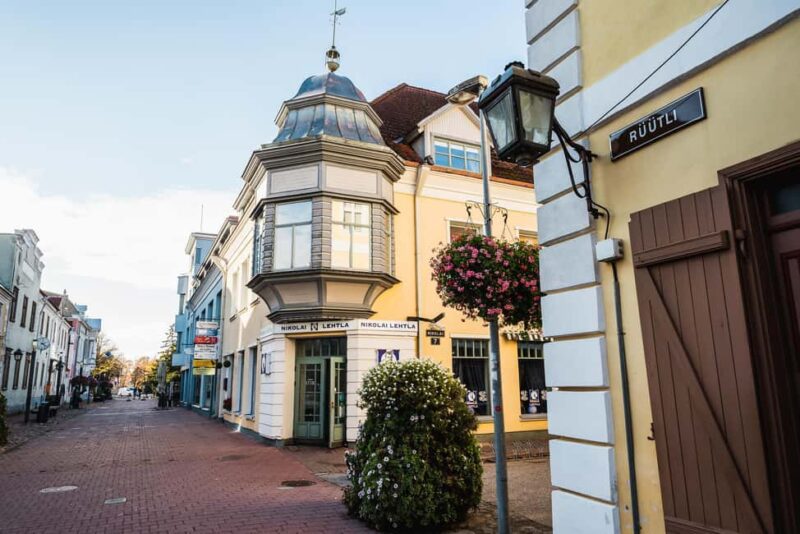 Tallinn: Hidden Gems of Pärnu day trip 8h - Free Time for Shopping and Cafes