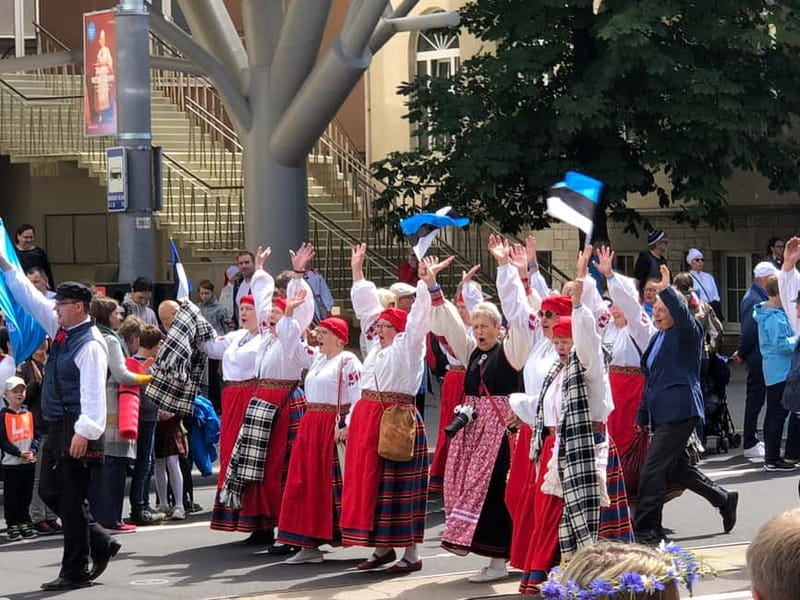 Tallinn: Highlights Shore Excursion with Return Transfer - Walking Tour of Tallinn’s Old Town: Upper and Lower Town