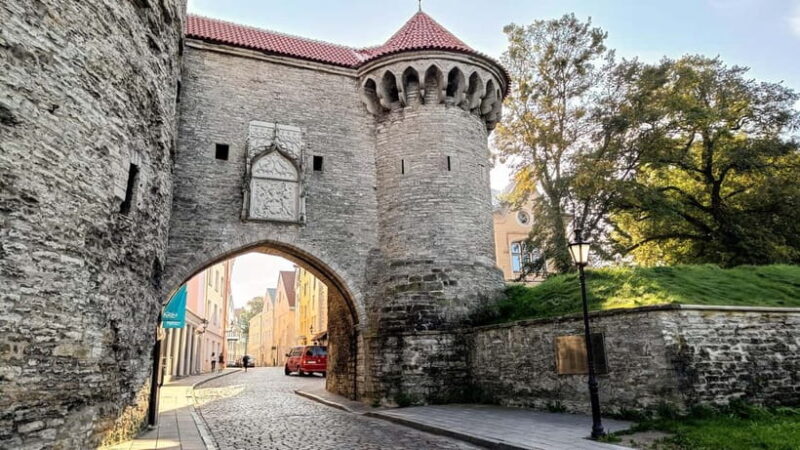 Tallinn: Old Town Private & Personalized Walking Tour - Toompea Hill and Castle: The Historic Power Center