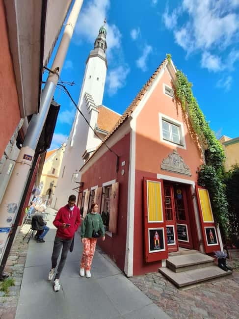 Tallinn: Private Guided Walking Tour of the Medieval City - Logistics: Pickup and Flexibility