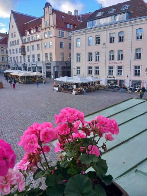 Tallinn Town Hall with a guide - Exploring Tallinn’s Old Town Hall: The Oldest in Northern Europe
