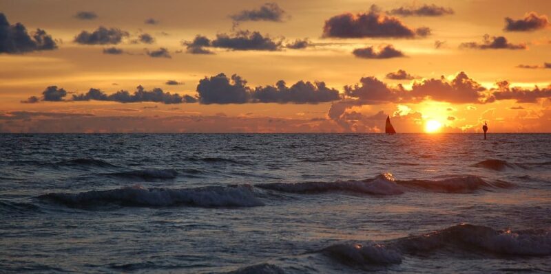 Tampa Bay: Private Sunset Cruise with Champaign or Wine - A Romantic Tampa Bay Sunset with Champagne or Wine for Two