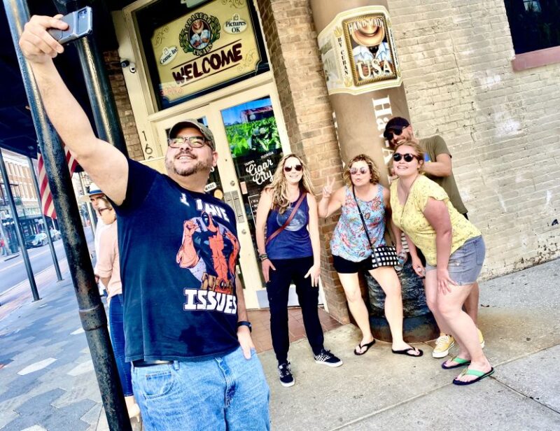 Tampa: Guided City Tour in Deluxe Street Golf Cart - Bayshore Boulevard: The Scenic Waterfront