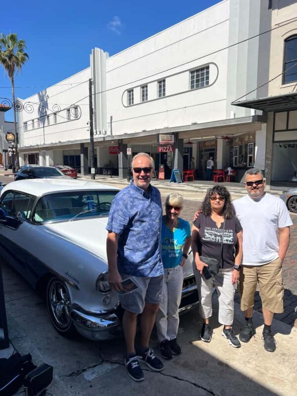 Tampa: Sightseeing City Bus Tour with Ybor City - Guide Personalities and Tour Pacing