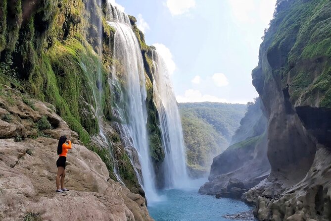 Tamul waterfall and water cave on a wooden canoe - Weather Conditions and Seasonality