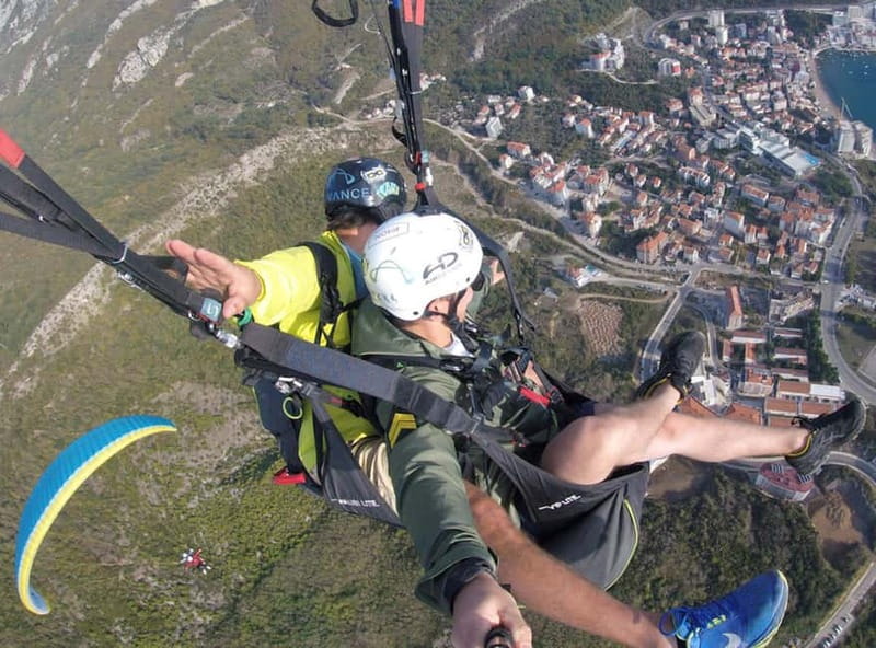 Tandem Paragliding in Budva with Expert Pilots/All-inclusive - The Pilot’s Expertise and Flight Safety