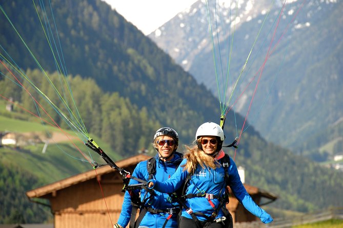 Tandem paragliding in the Stubai Valley near Innsbruck - Key Points
