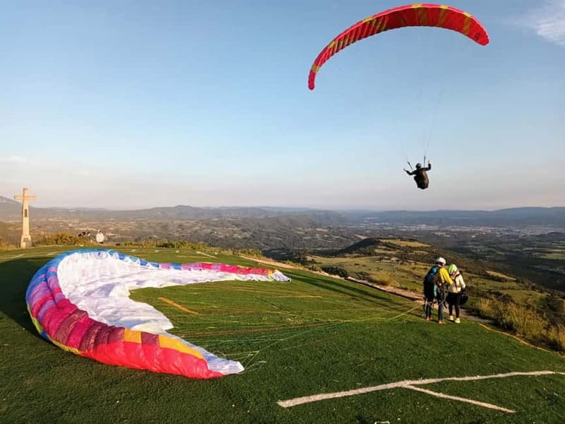Tandem Paragliding over Barcelona + Transport - Experience the Thrill of Tandem Paragliding Over Catalonia with Convenient Transport from Barcelona