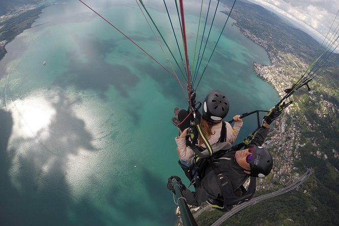 Tandy paragliding - Stunning Views of Lake Geneva and Chillon Castle