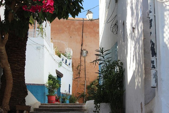Tangier Day Trip from Seville with Lunch Included & Local Guide - Lunch in a Local Moroccan Restaurant