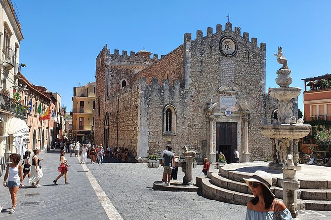 Taormina: A Self-Guided Audio Tour of Sicilys Hilltop Town - The Piazza di Duomo and the Town’s Symbolic Fountain