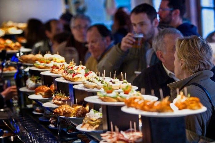 Tapas Crawl in Madrid Historical Quarter for Lunch or Dinner - Exploring Madrid’s Emblematic Bars and Landmarks