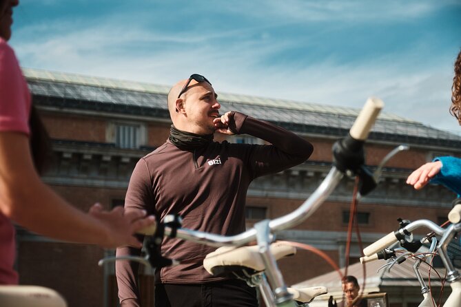 Tapas & Guided tour on a Vintage Bike through Madrid - Relax and Discover at Parque del Retiro