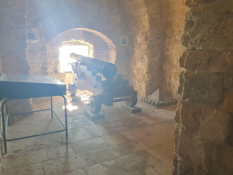 TARANTO PUGLIA WALKING TOUR UP AND DOWN - Visiting the Colonne del Tempio Dorico and the Historic Center